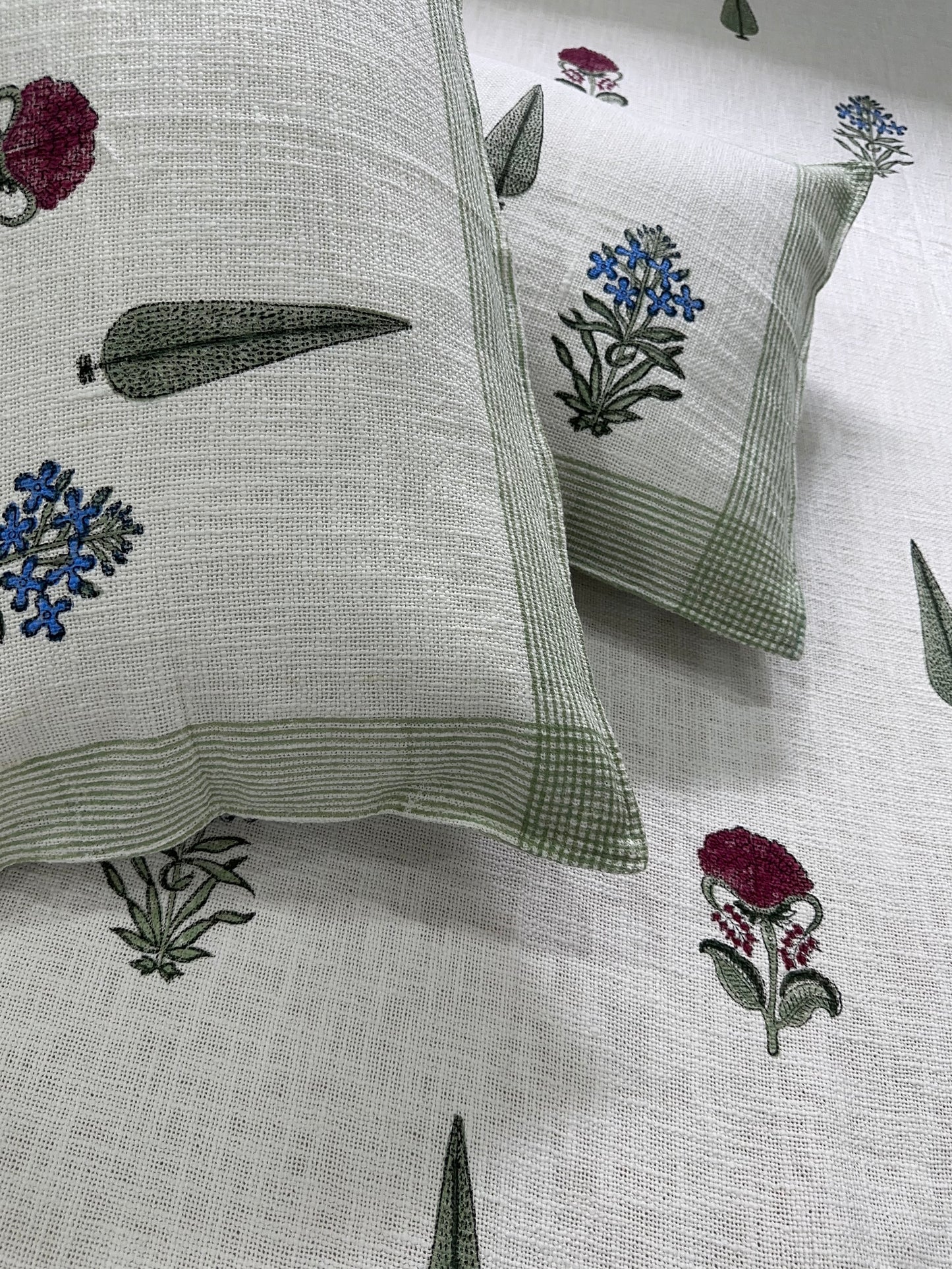 BLUE BLOOM JUTE BEDCOVER