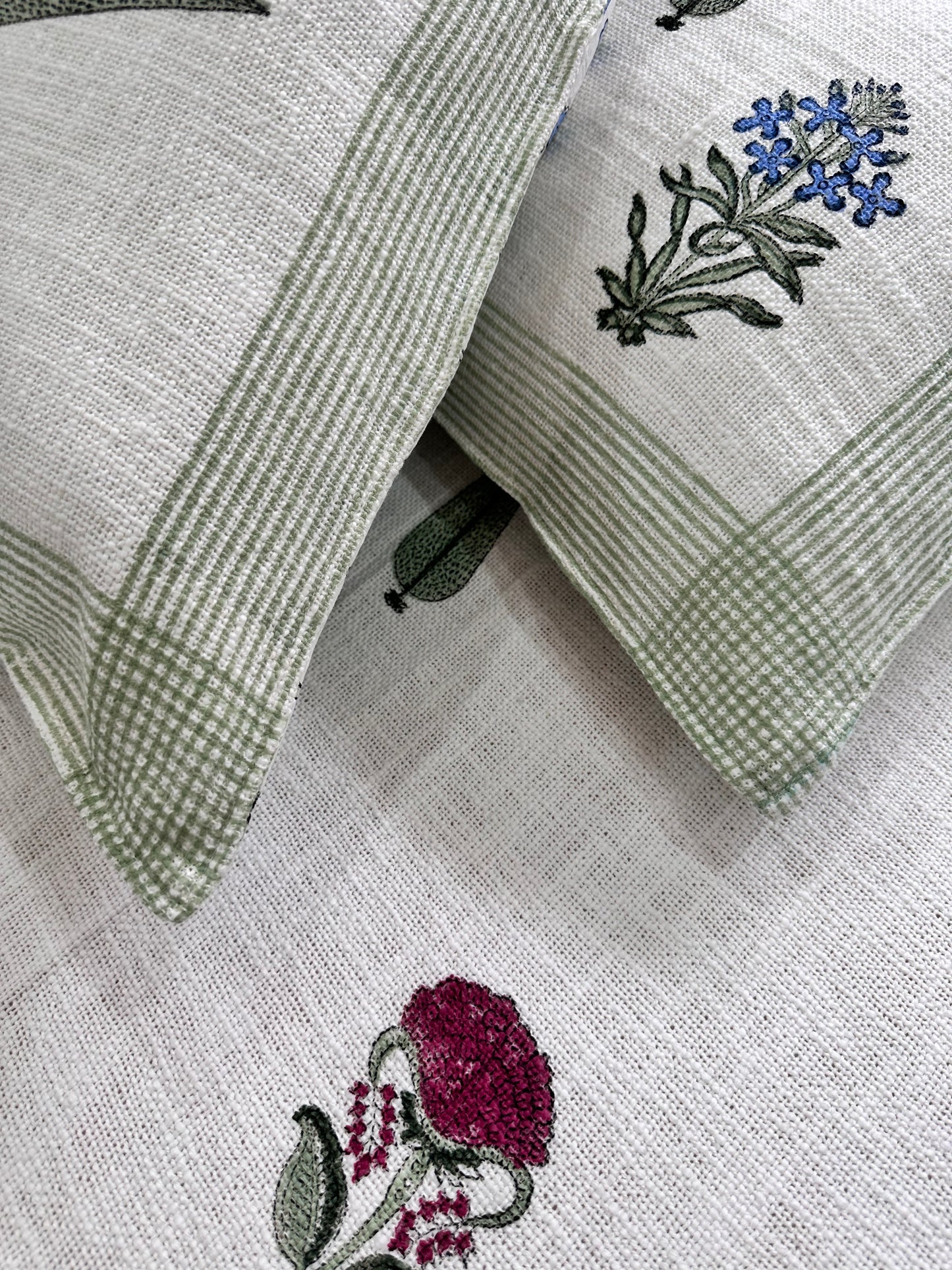 BLUE BLOOM JUTE BEDCOVER