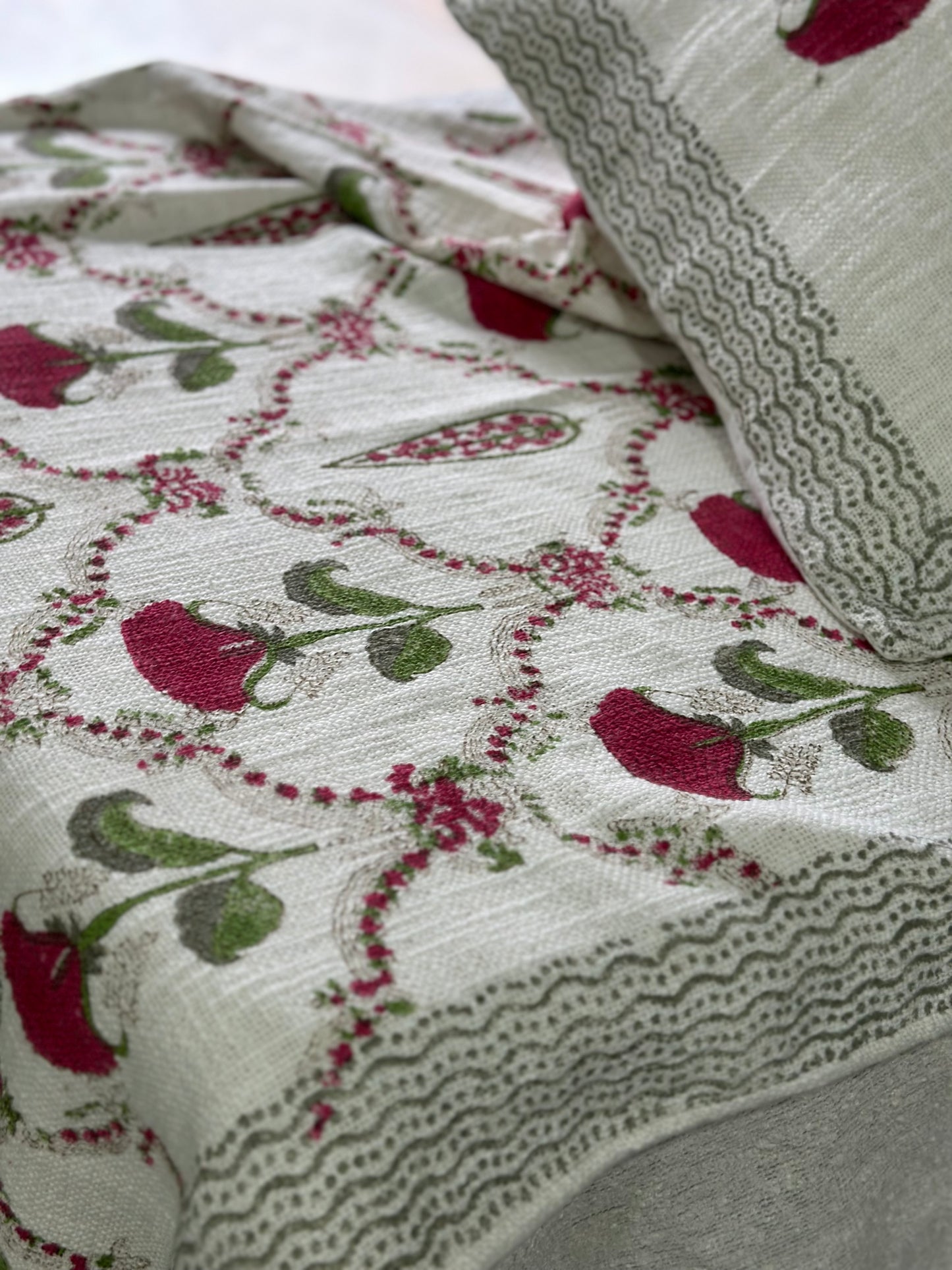 PINK BLOOM JUTE BEDCOVER