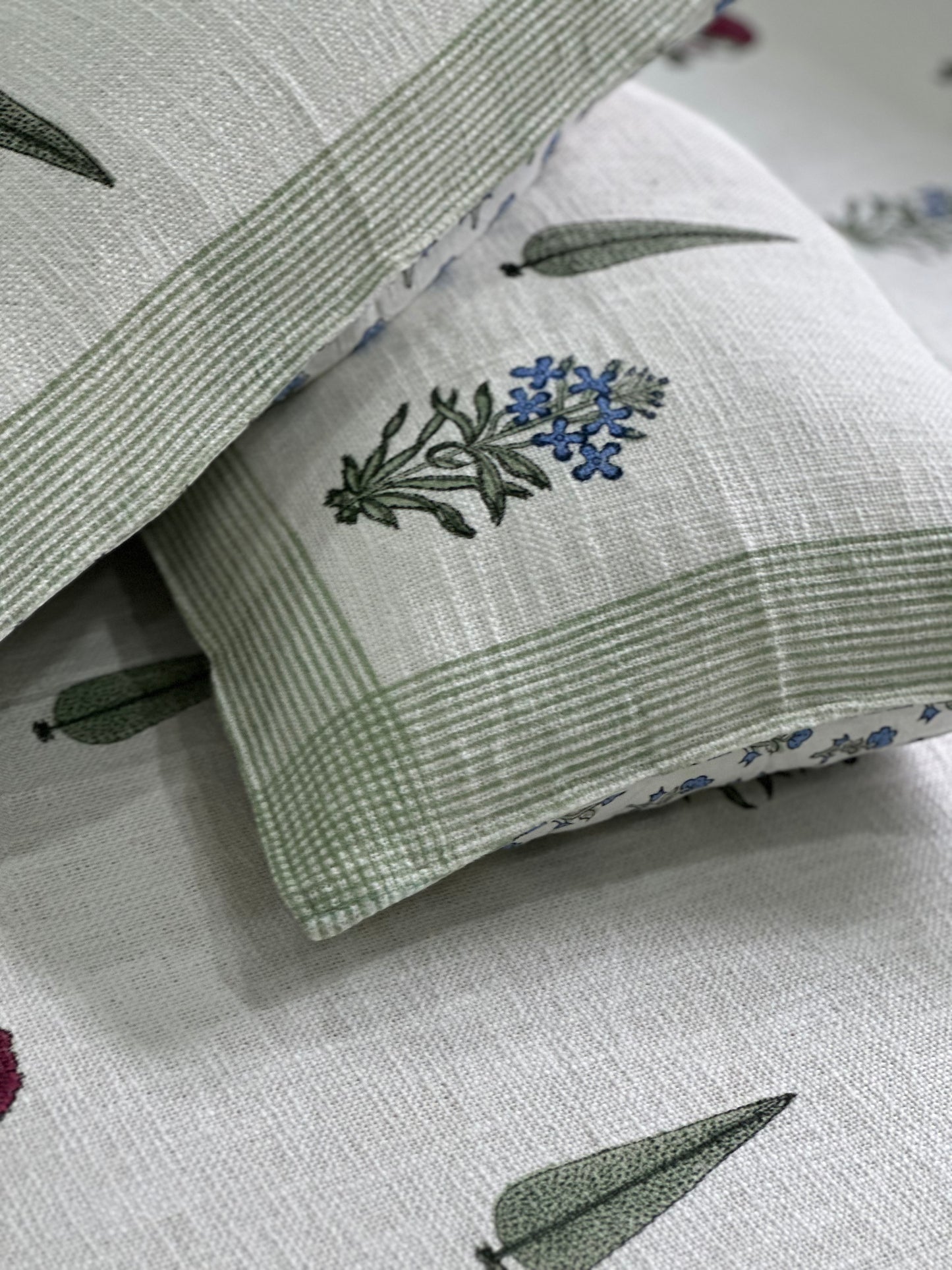 BLUE BLOOM JUTE BEDCOVER